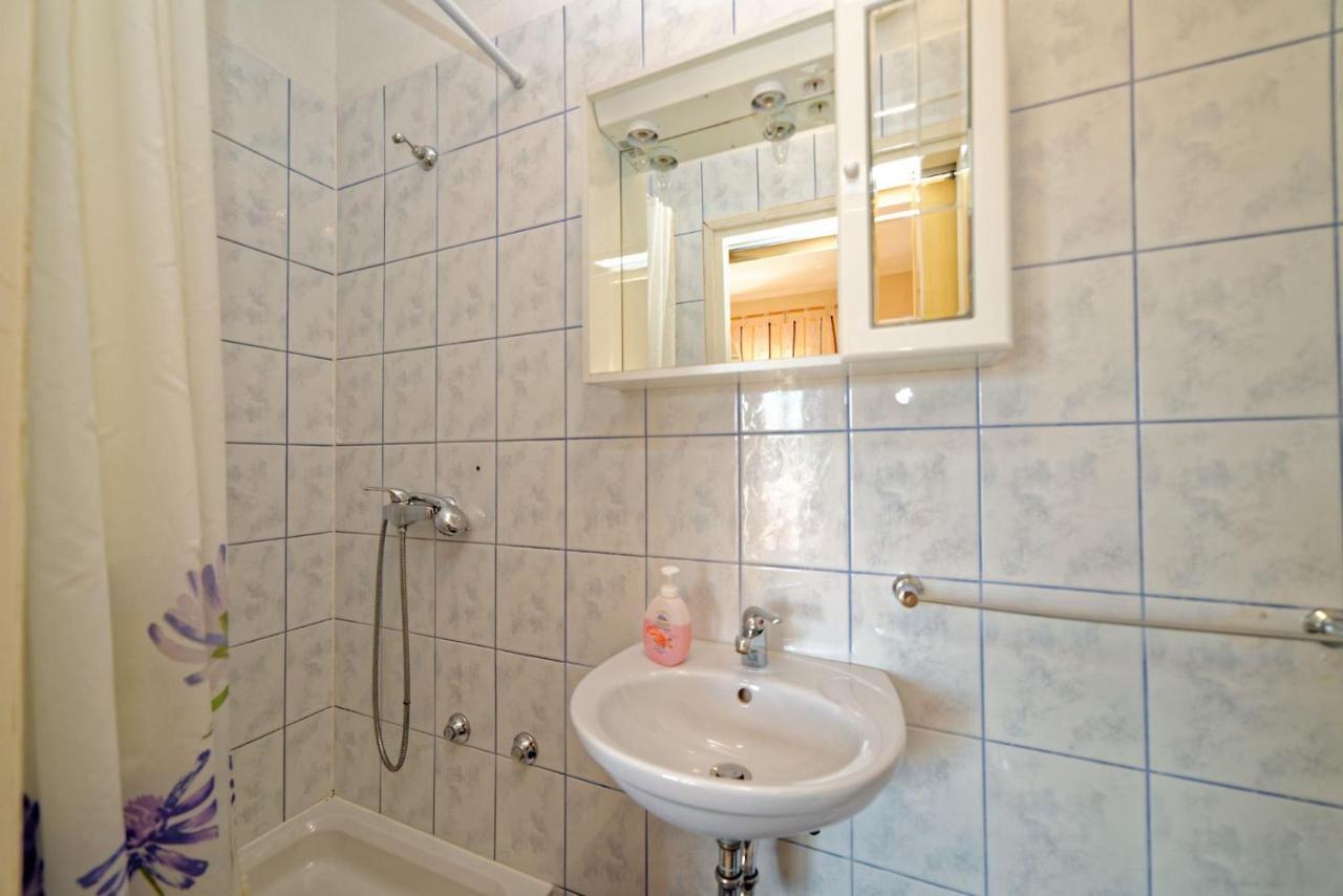 App&Rooms Anica Kampor Luaran gambar